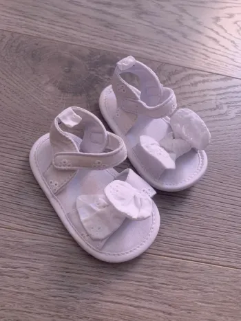 Petites chaussures d’été pour bébé 3/6 mois