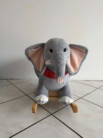 Éléphant à bascule