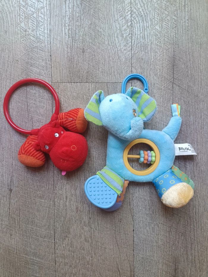 Lot de hochets d'éveil pour bébé.