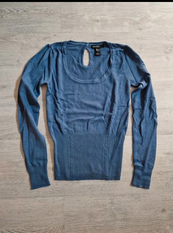 Pull léger bleu avec joli décolleté Mango taille S mais taille petit