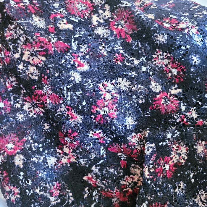Très jolie robe fine mais doublée,multicolore. Fille 8/9 ans. Marque Primark - photo numéro 3