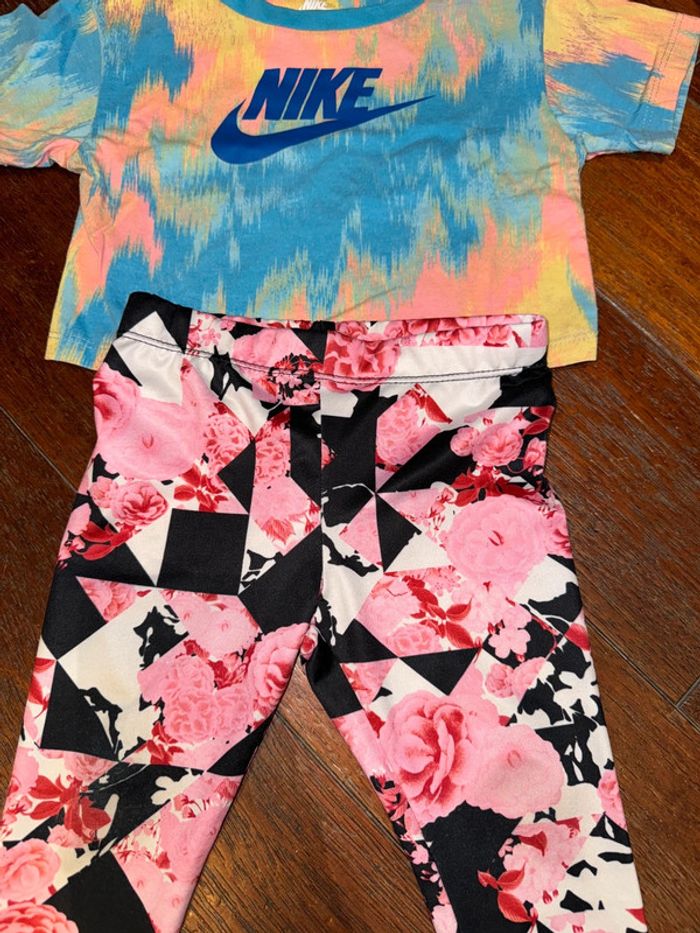 T-shirt et legging Nike 2 ans - photo numéro 2