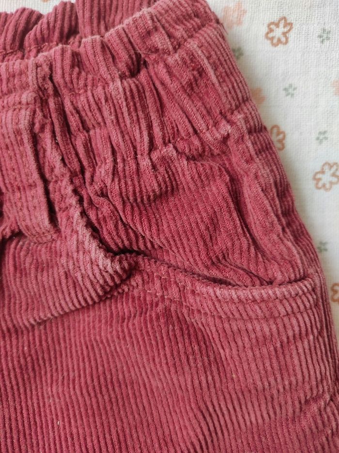 Short en velours côtelé bordeaux Gémo - Taille 3 ans - Très bon état - photo numéro 3