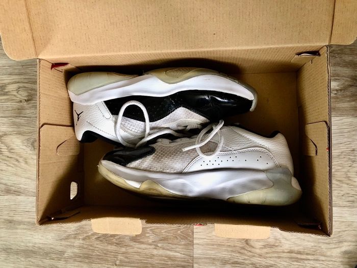 Air jordan • Noir/blanc • Taille 36,5 • Bon état - photo numéro 8