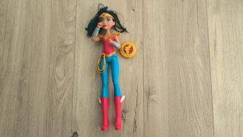 Poupée Wonder woman DC comics sonore et mobile