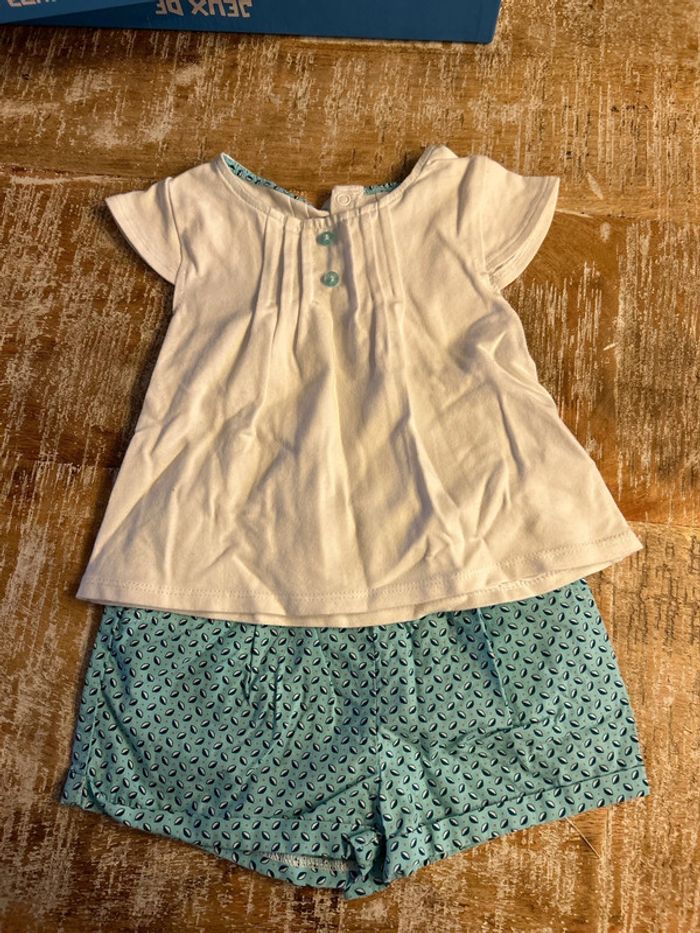 Ensemble short + t shirt Okaidi 12 mois