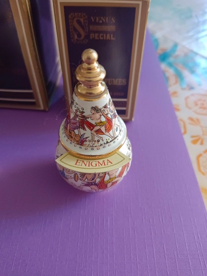 Lot d'anciens flacons de parfum Venus - photo numéro 9