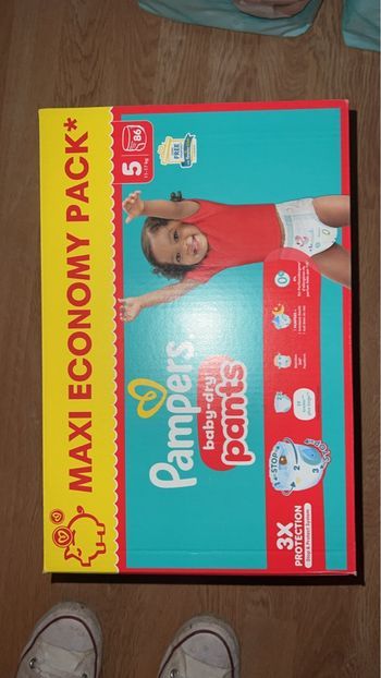 carton couche Pampers taille 5 pants