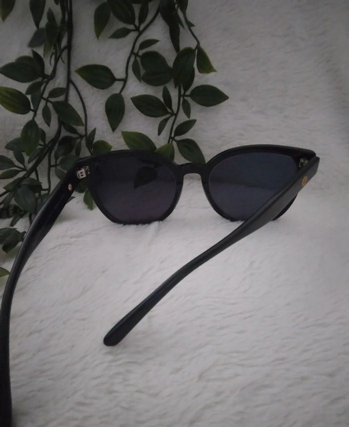 🌸Lunette de soleil noir et or neuve🌸 - photo numéro 6