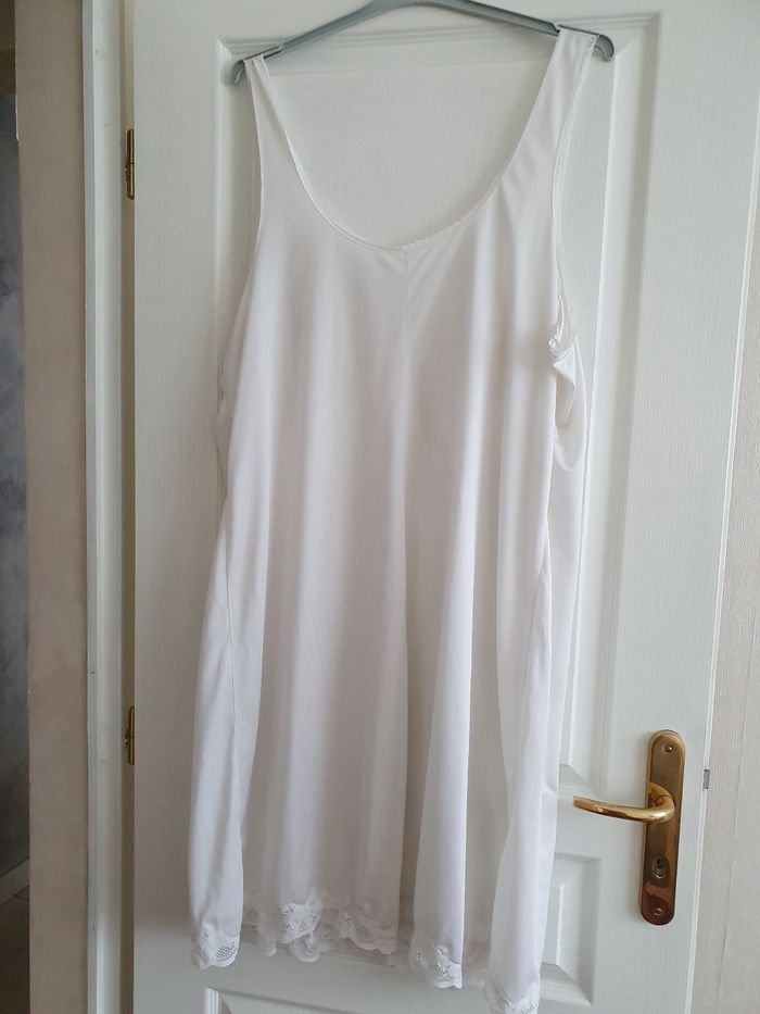 Fond de robe blanc avec dentelles taille 58 - photo numéro 4