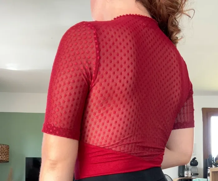 Bodys rouge transparaît - photo numéro 2