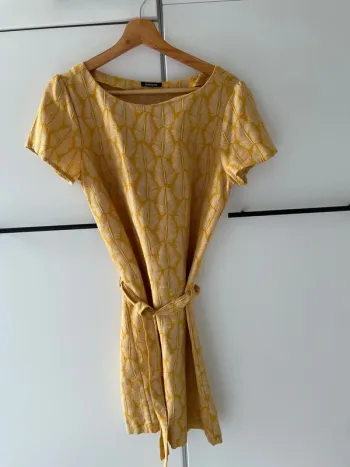 Belle robe jaune de Bonobo