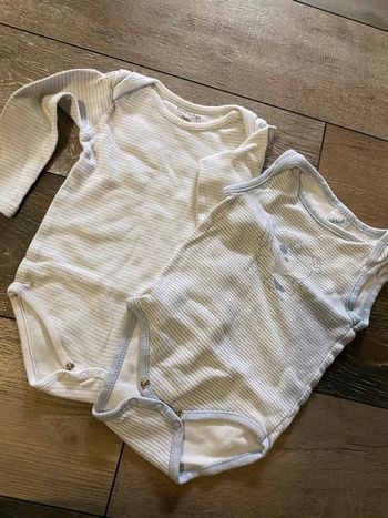Lot de 2 bodies 12 mois blanc bleu