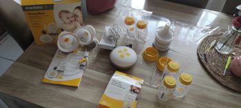 Tire-lait Medela électrique avec 2 pompes + accessoires