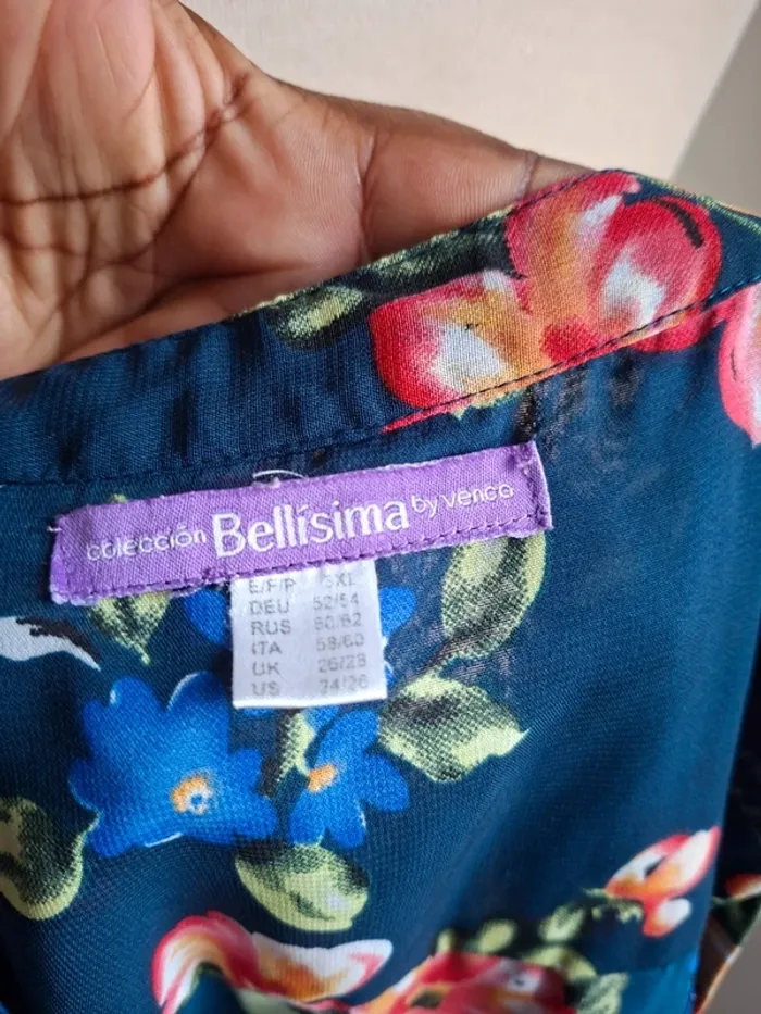 Blouse fluide bleue à fleurs tropicales, en très bon état, taille 3XL - photo numéro 4
