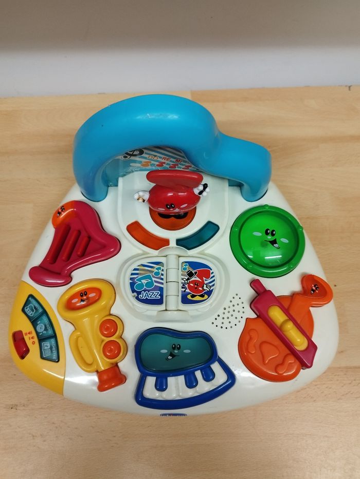 Orchestre 1er age - musical et lumineux - CHICCO - fonctionne avec 2 piles AA