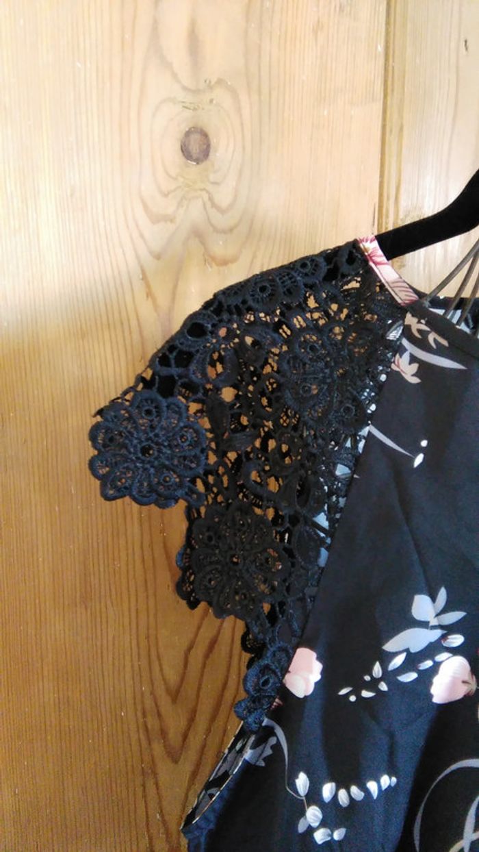 Robe noire avec imprimé floral et dentelle neuve Shein - photo numéro 5