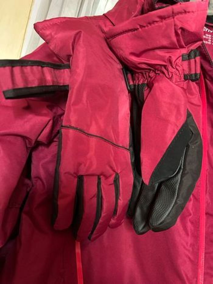 Ensemble de ski blouson pantalon et  gants , ensemble neuf jamais porté - photo numéro 3