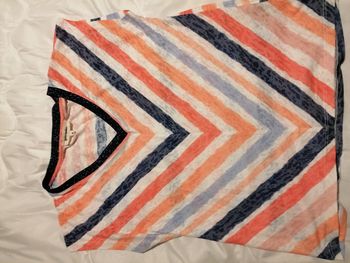 T-shirt rayé couleur col v manches courtes 38