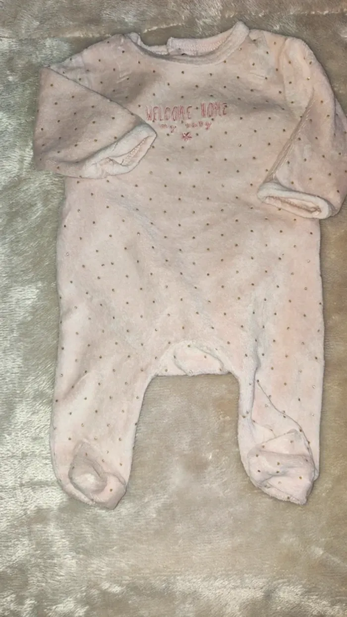 Pyjamas 1 mois - photo numéro 3