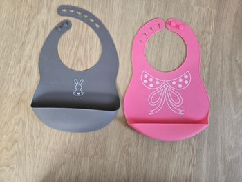 lot de 2 bavoirs en plastique