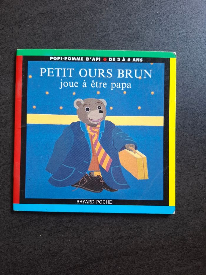 Livre Petit Ours Brun joue à être papa en très bon état