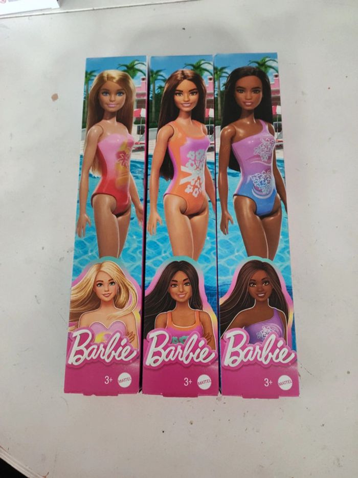3 Barbie nageuses neuves en boite