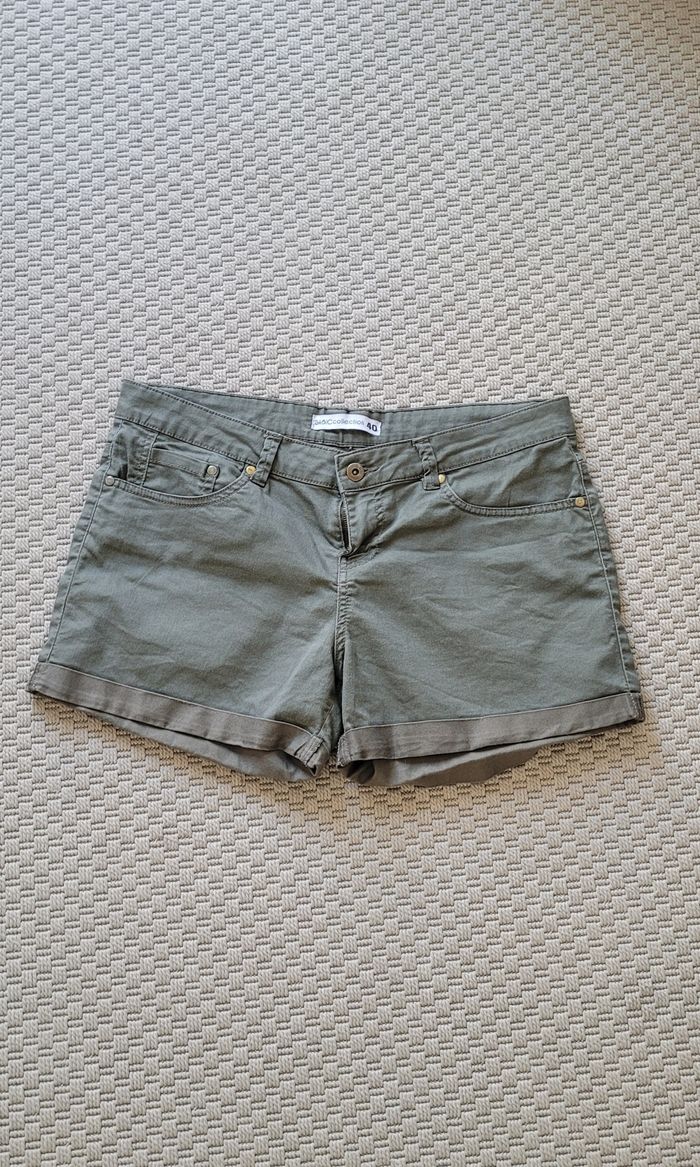 Short en jeans taille 40  Très bon état - photo numéro 2
