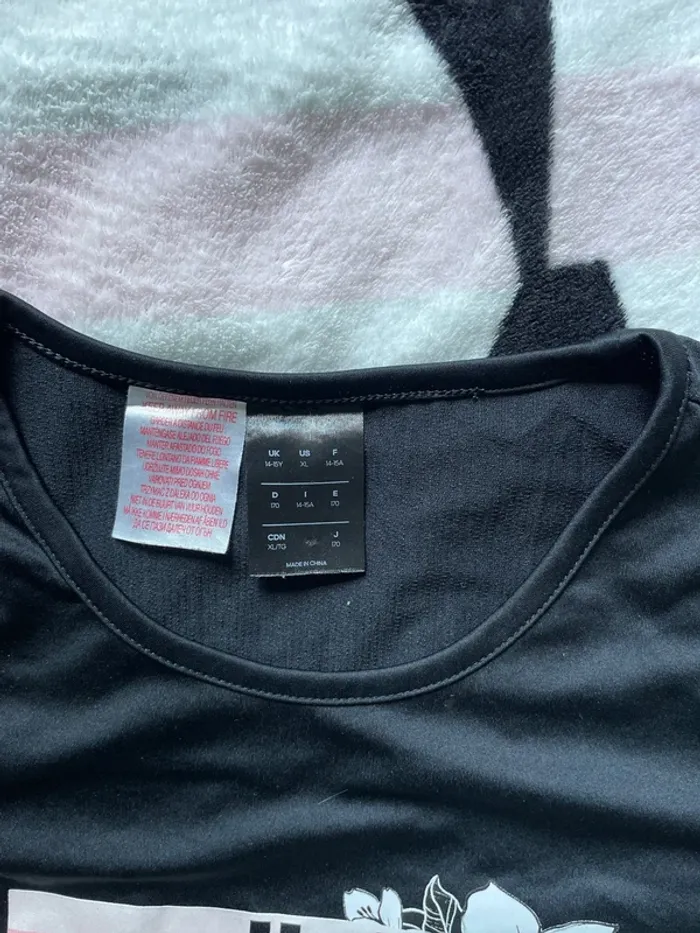 T shirt adidas fleuri - photo numéro 2