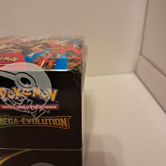 Demi display pokémon ME 01 scellé propre mais léger plis carton - photo numéro 10