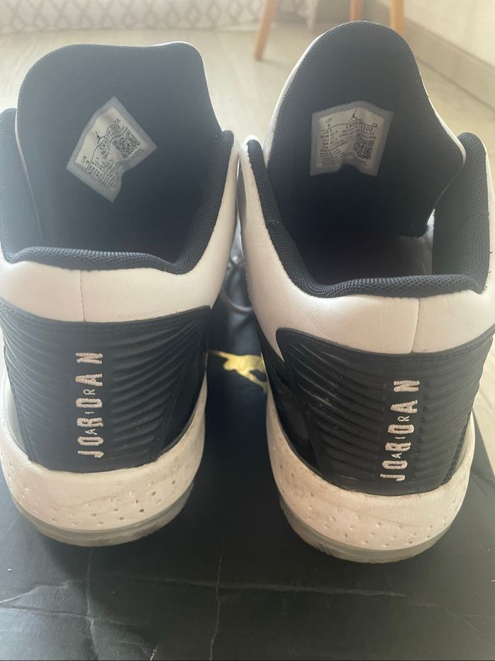 Baskets Jordan max aura 2 noires et blanches - 42.5 - photo numéro 4