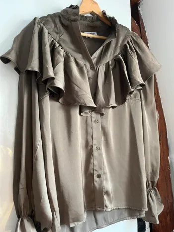 Blouse soyeuse kaki