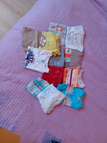 Lot de petits ensembles shorts.