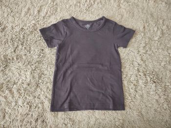 Tee-shirt courtes manches ou maillot de corps taille 4-5 ans