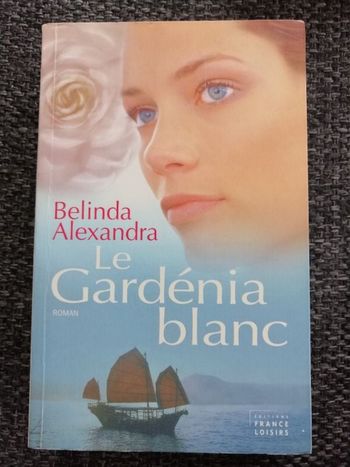 Roman Le Gardénia blanc de Belinda Alexandra en très bon état