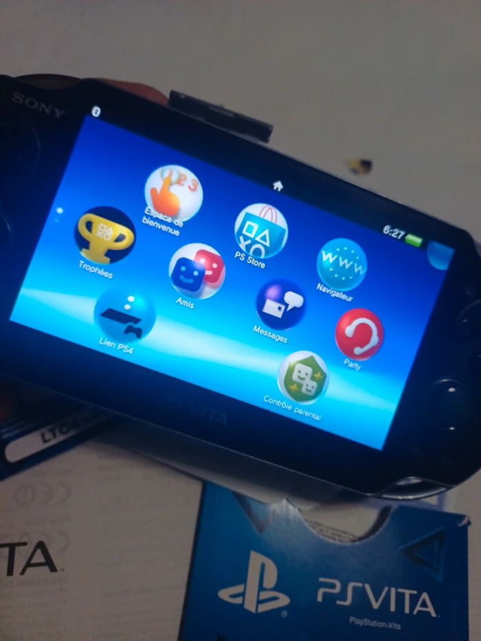 PS Vita Wi-Fi PCH-1004 en boite - photo numéro 15