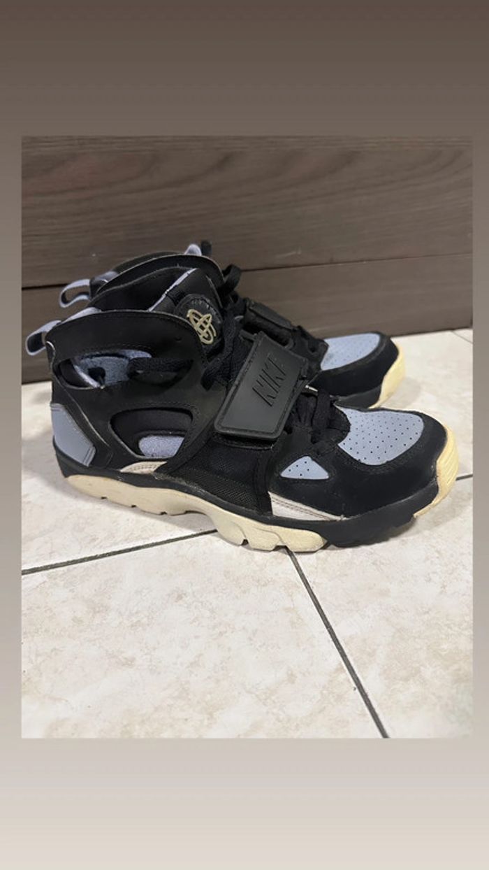 Sneakers Mixte Nike Air Trainer Huarache Noir & Grise Rare Taille 38 bon état - photo numéro 3