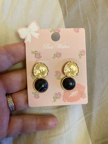 Boucles d’oreilles pendantes NEUVES pour femme forme ronde couleurs doré et noir