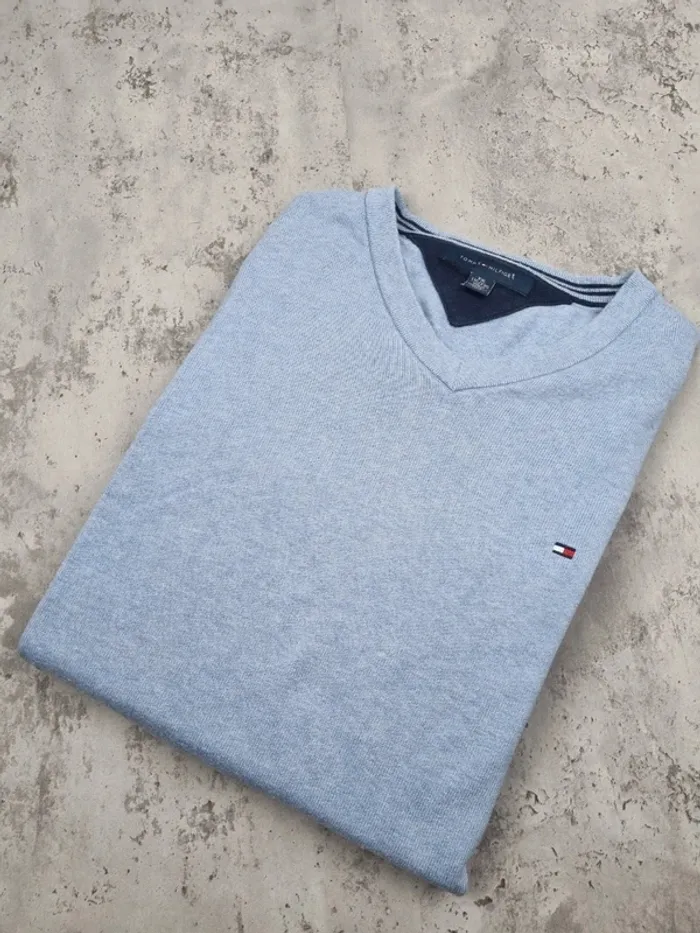 Pull col V Tommy Hilfiger bleu ciel – Taille XXL Homme