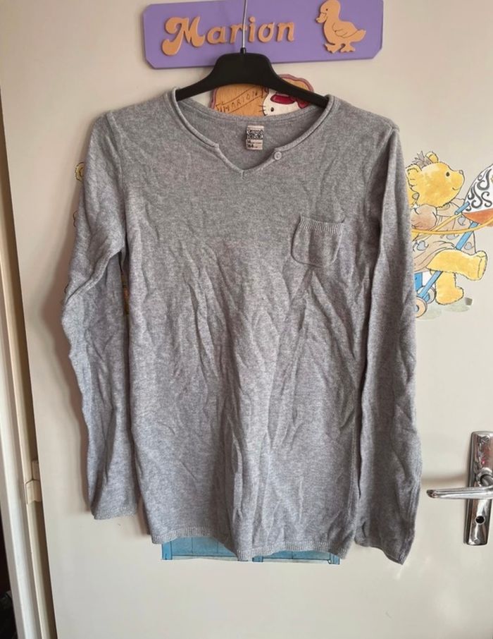 Pull gris, taille 14 ans, marque Tape à l’œil.