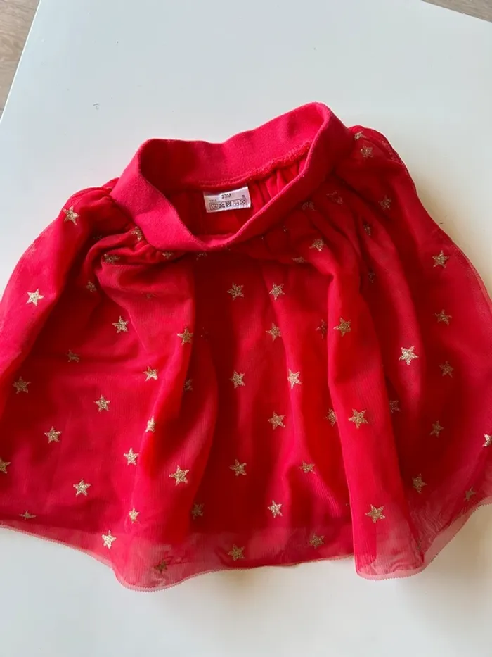 Jupe rouge en tulle à étoiles dorées