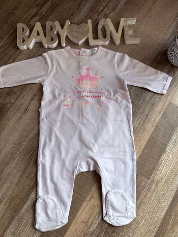 - Pyjama Kitchoun    - 6 mois - bon état 