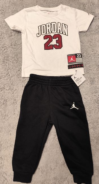 Ensemble 2 pieces Jordan 18mois neuf
