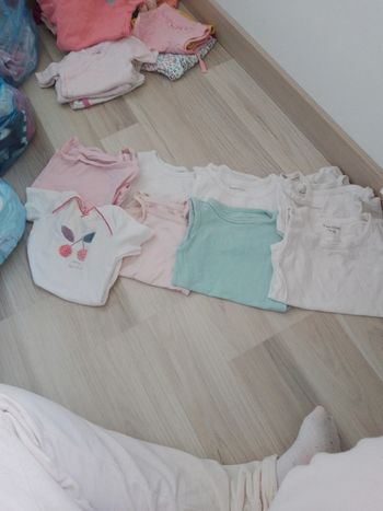 Lot de bodies taille 12 mois