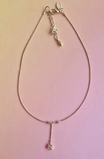 Collier strass carré