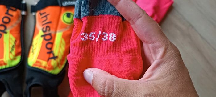 Lot pour foot crampons chaussettes protège tibia - photo numéro 8