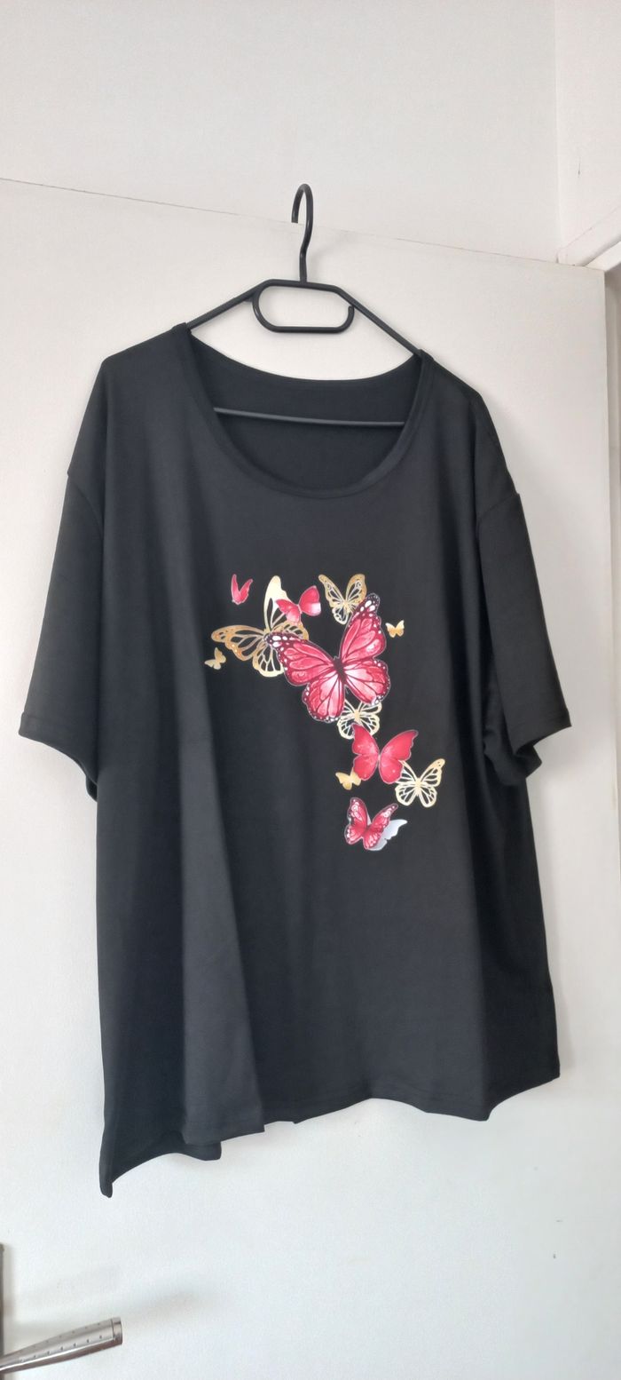 Tes shirt noir motifs papillons - photo numéro 3