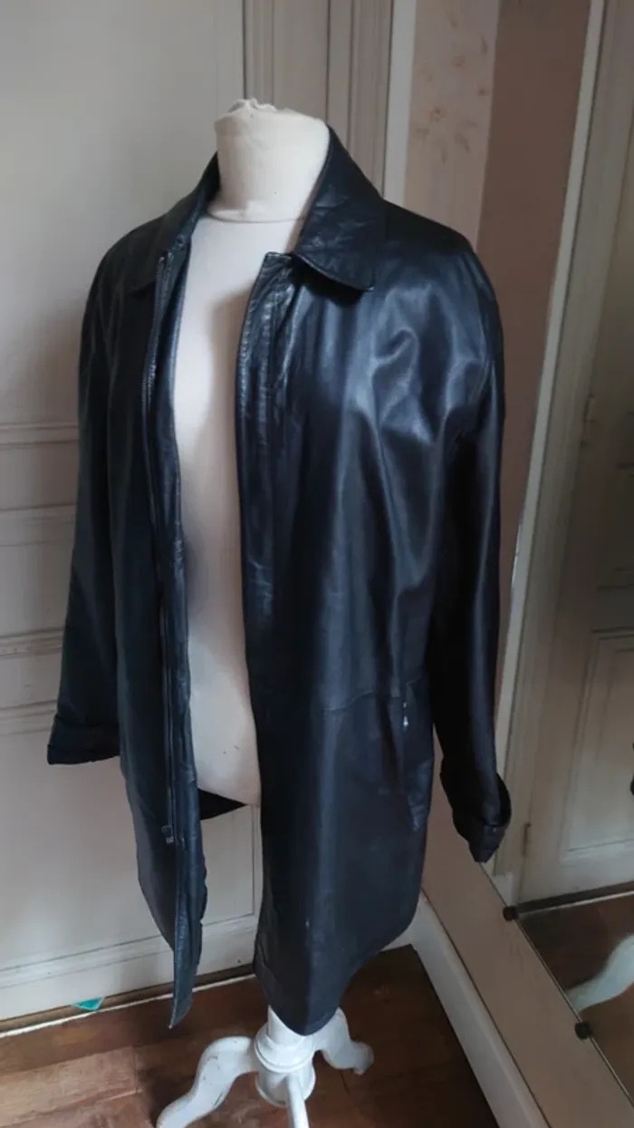 Manteau en cuir mi-long DKNY – T.38
