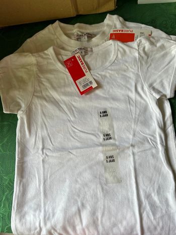 Lot 2 t-shirts 6 ans neufs avec étiquettes