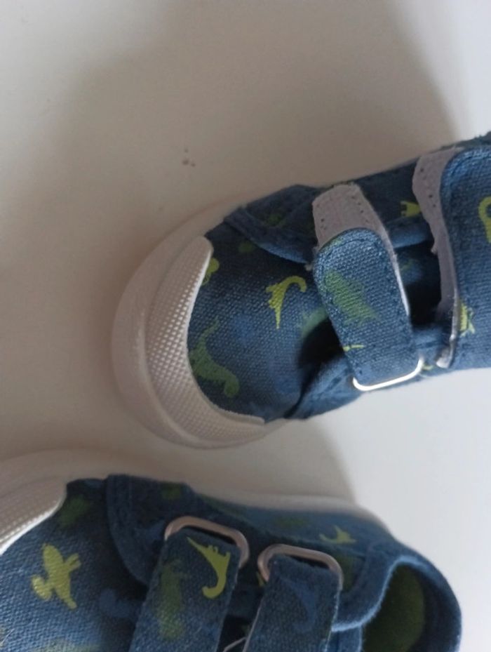 Chaussure basket en toile a scratch dinosaure taille 20 - photo numéro 4